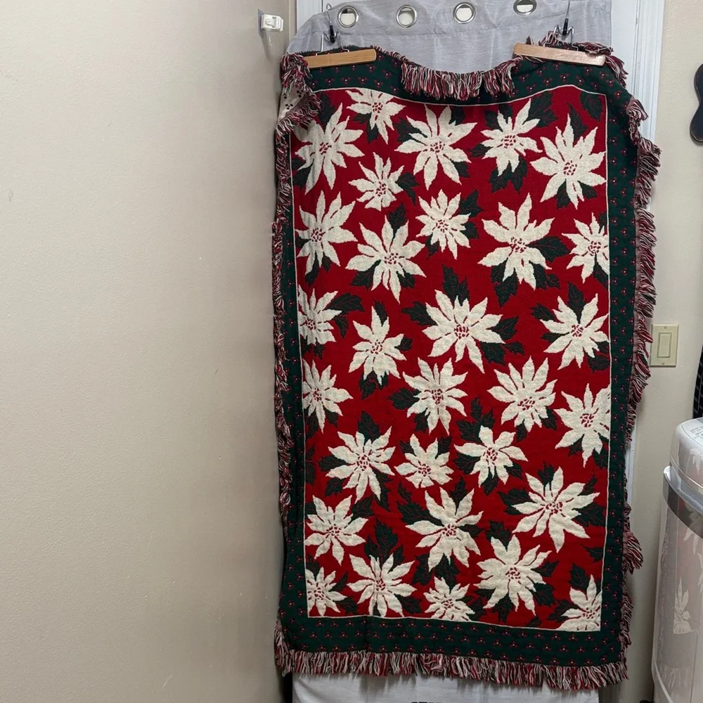 Holiday Festive Vintage Tapestry Throw Blanket with Poinsettias multicolor